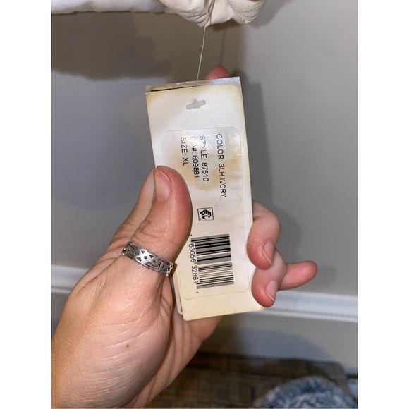 Larry Levine NWT (w/D) White Puffer Faux Fur Hooded Coat, Size XL, MSRP $200 - Picture 3 of 12